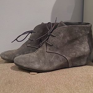 EUC Nine West heeled booties size 10
